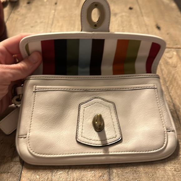 Coach Gigi White Leather 65th Anniversary Turnlock Wristlet - Coin Wallet - Picture 6 of 9